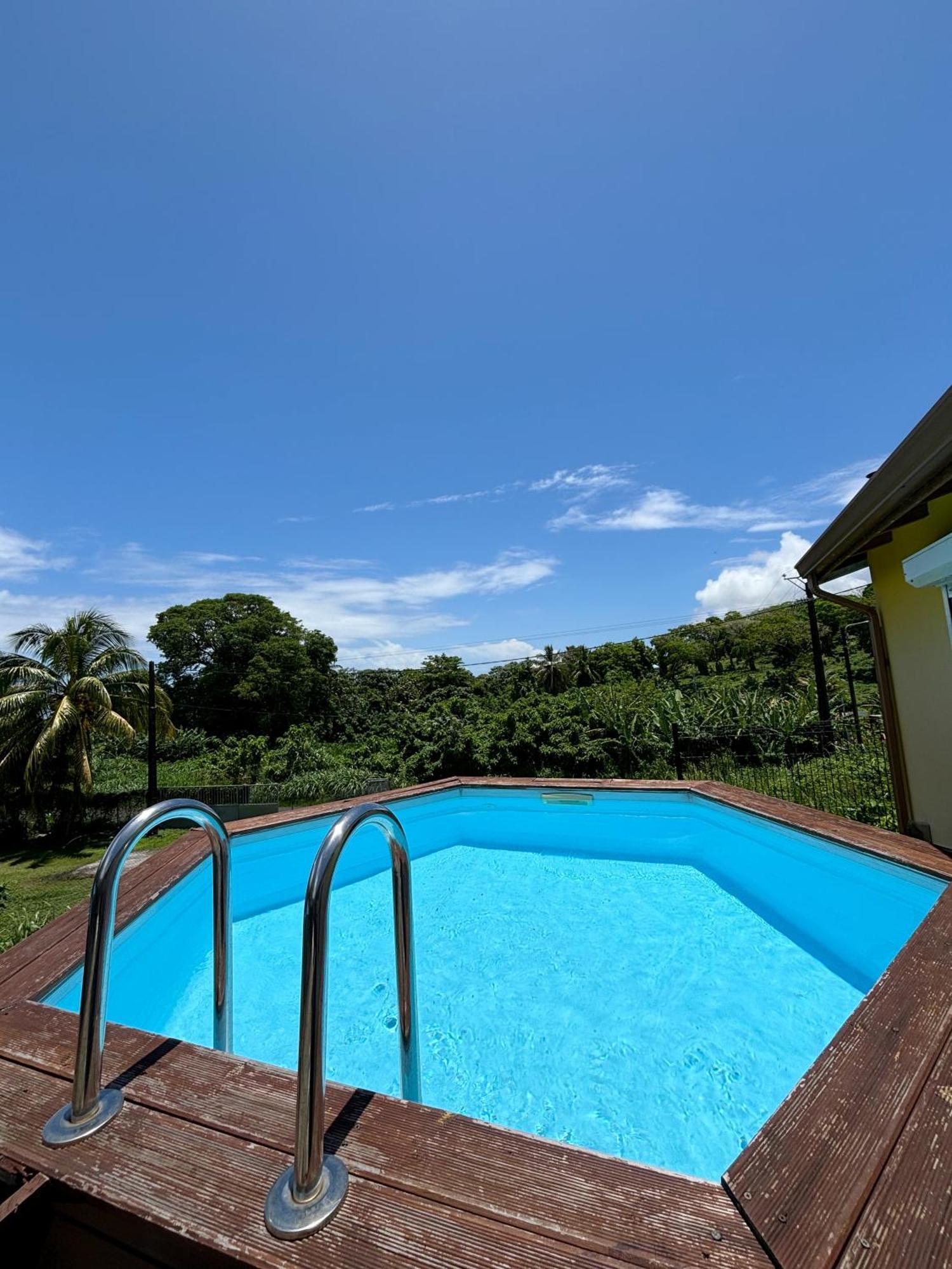 Bung'Hello Village, Piscine Et Parking Gratuit Trois-Rivières Dış mekan fotoğraf