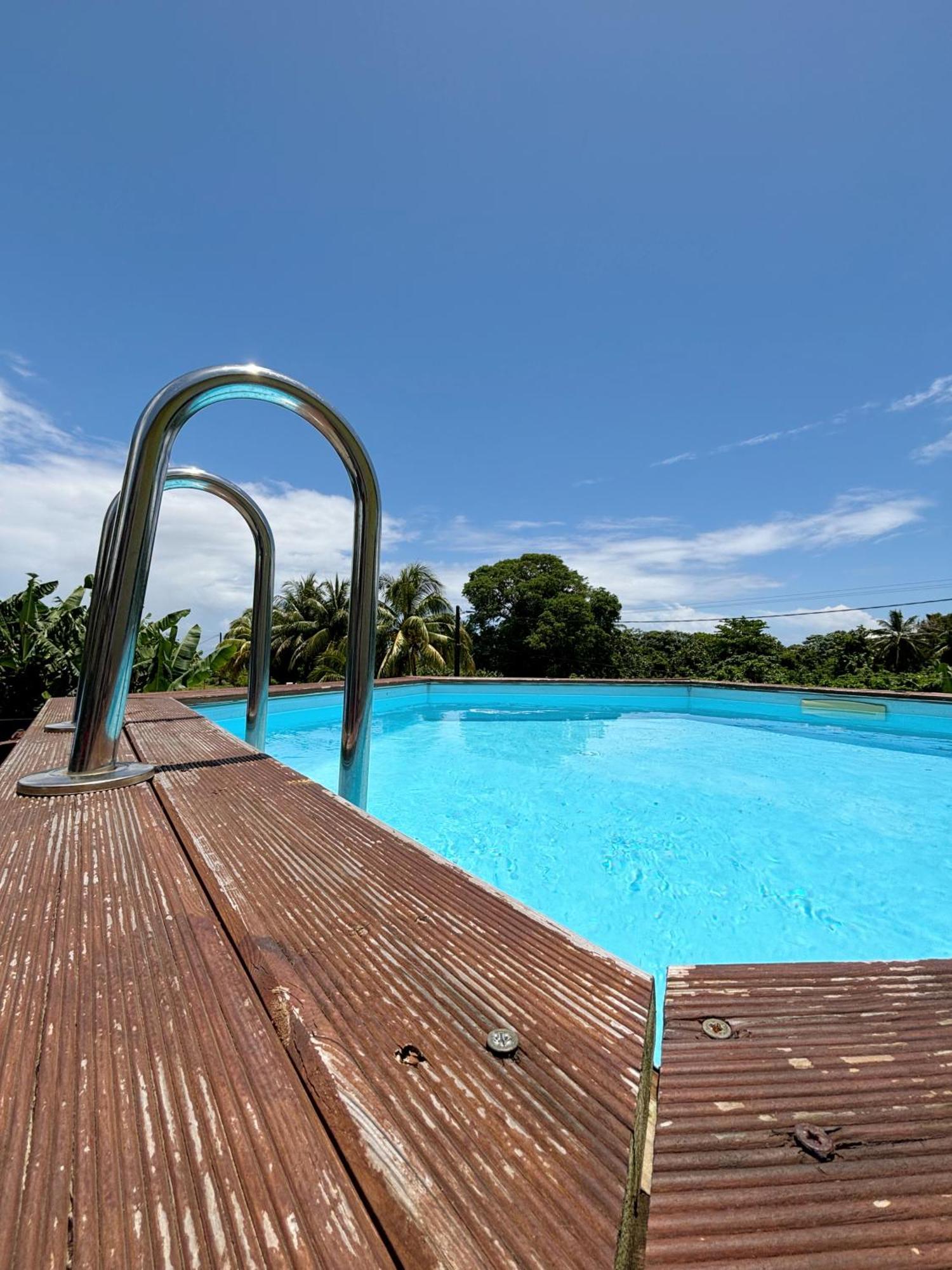 Bung'Hello Village, Piscine Et Parking Gratuit Trois-Rivières Dış mekan fotoğraf